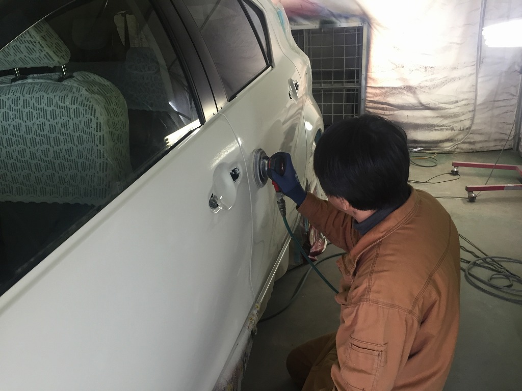 ドアをぶつけた！ 修理にいくらかかるかな…