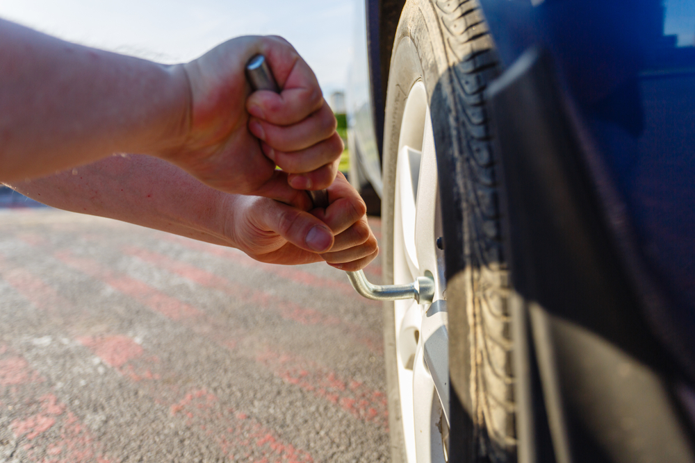カーリースなら、タイヤ交換もプロに任せられて安心です