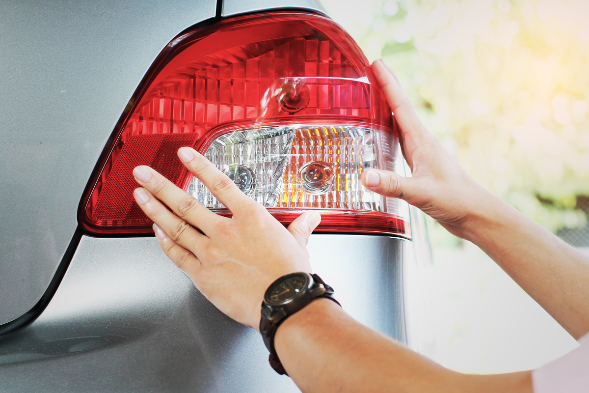 意外と知らない、車検に通らないテールランプの条件