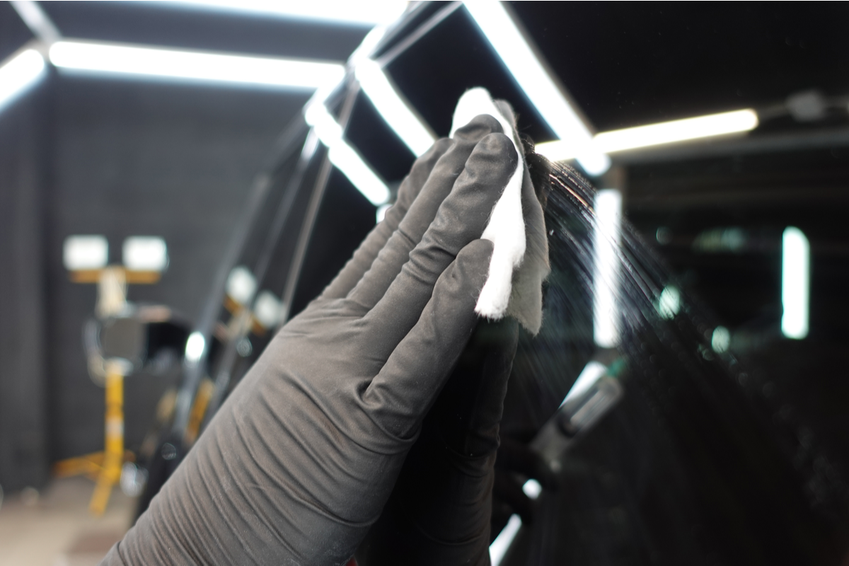 車についた傷はコンパウンドで消せる？傷の程度別に解説