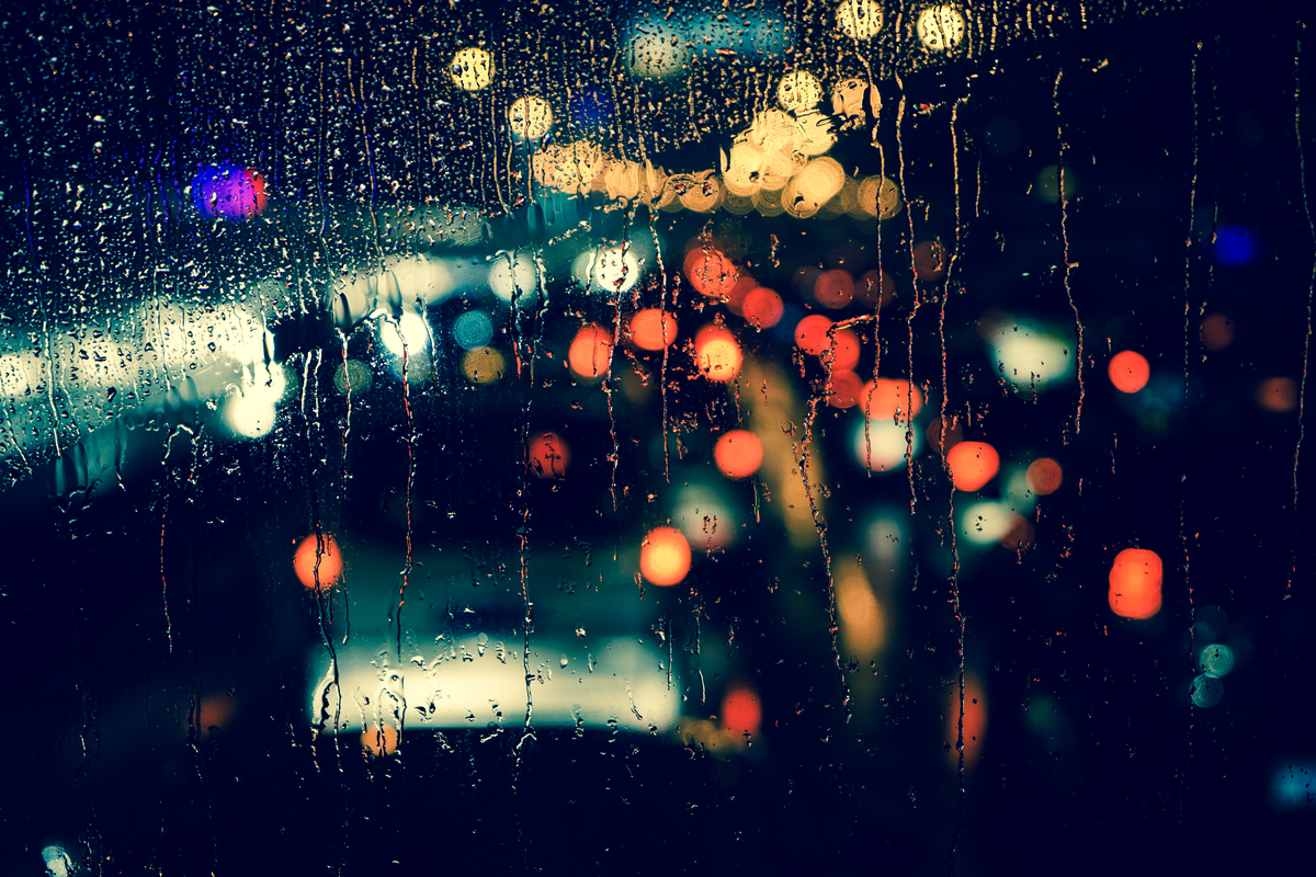 車の窓ガラスについた水垢は消せる？　消し方を紹介します