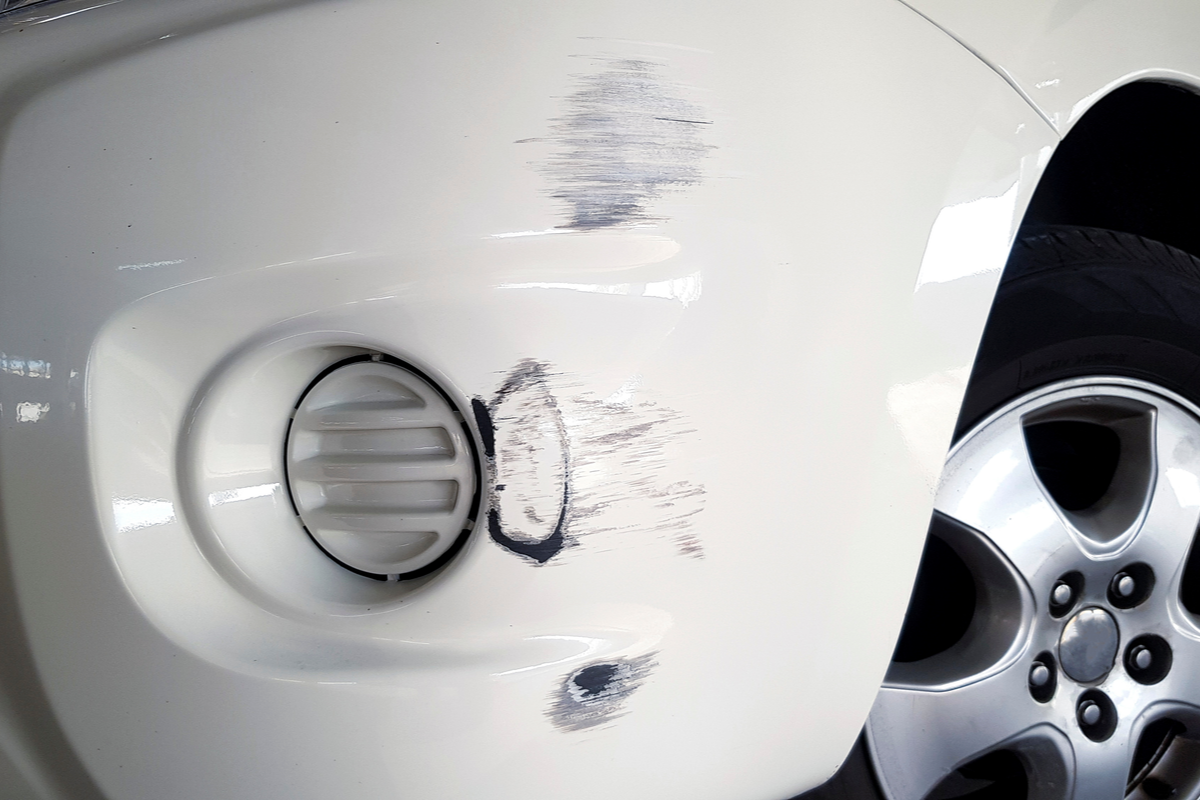 車についたえぐれた傷は、自分で直さない方がいいって本当？