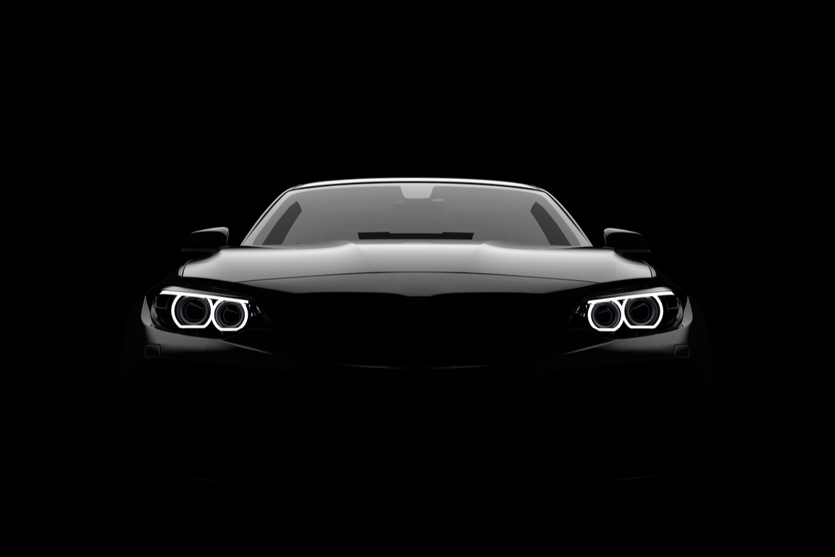 黒い車の擦り傷の直し方と修理方法を紹介