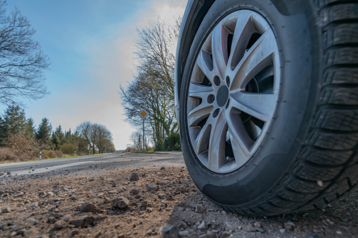 車のホイールについた傷は直せる？放置するリスクも解説