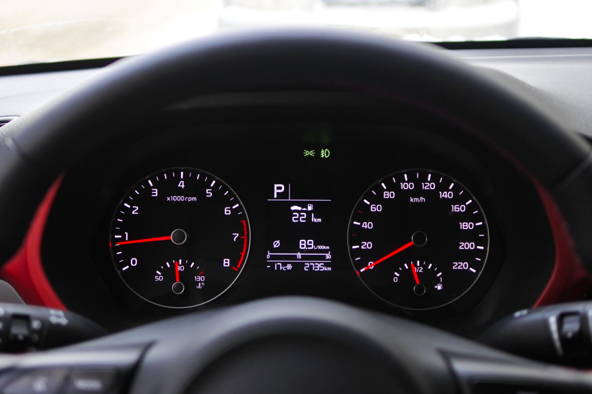 メーターパネルの傷は消せる？修理方法を紹介