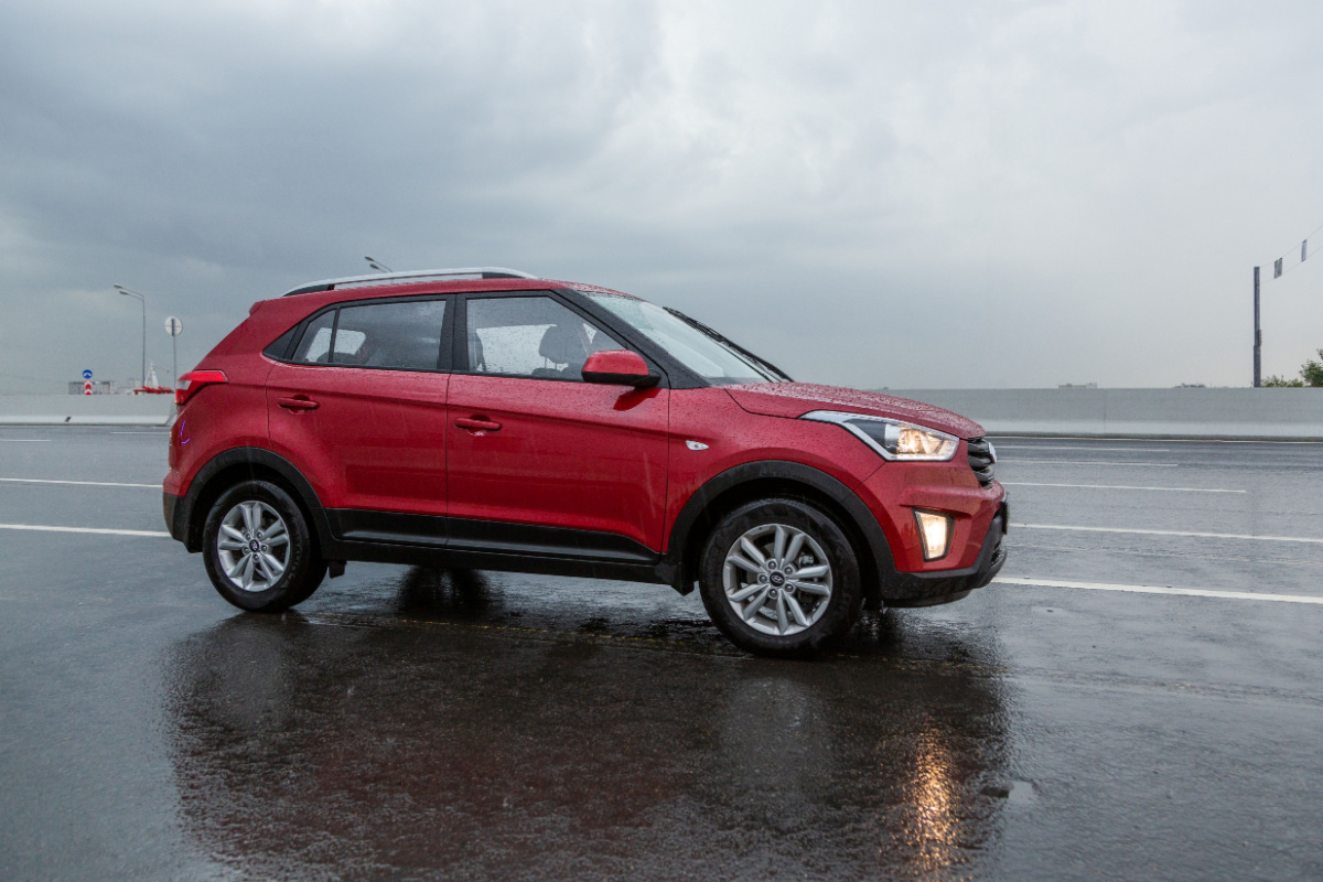 雨の日に車にワックスを掛けるのはあり？なし？