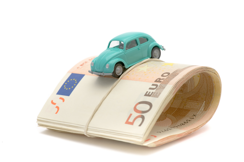 フロントフェンダーに擦り傷！修理費はいくらだろう