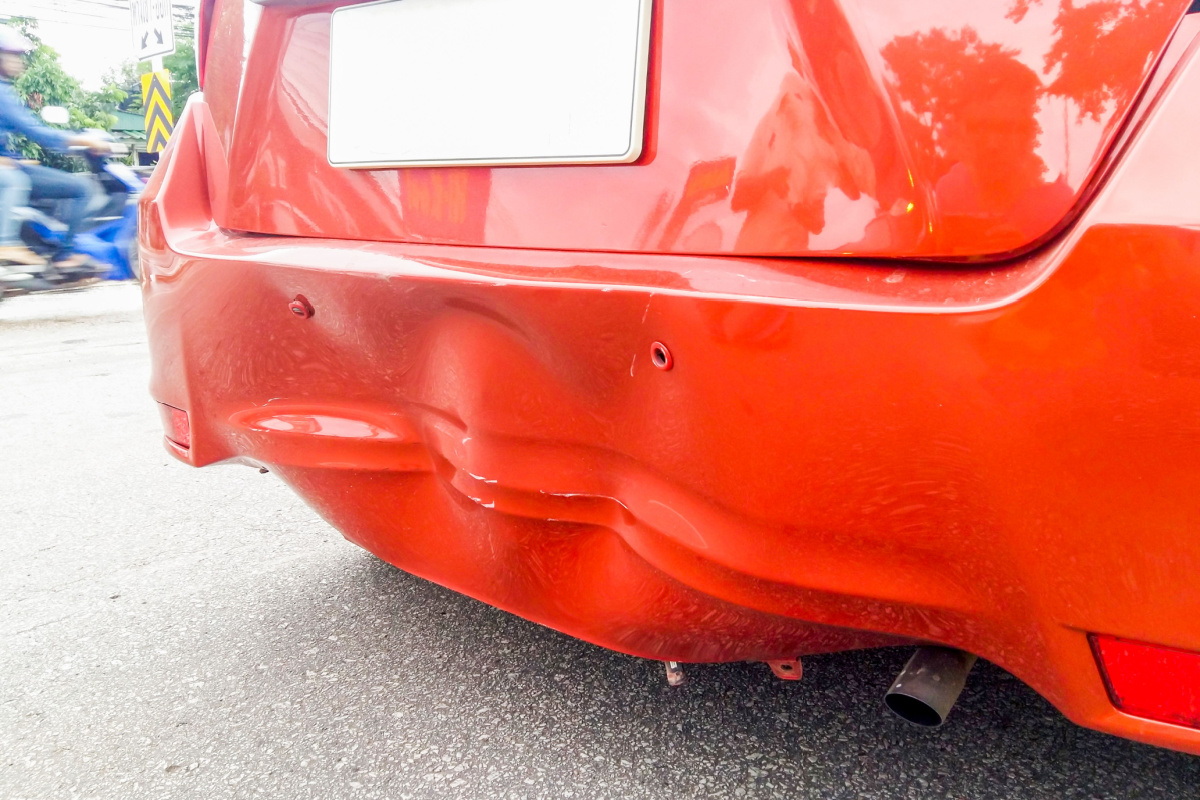 バンパーのへこみ修理は自分でできる？