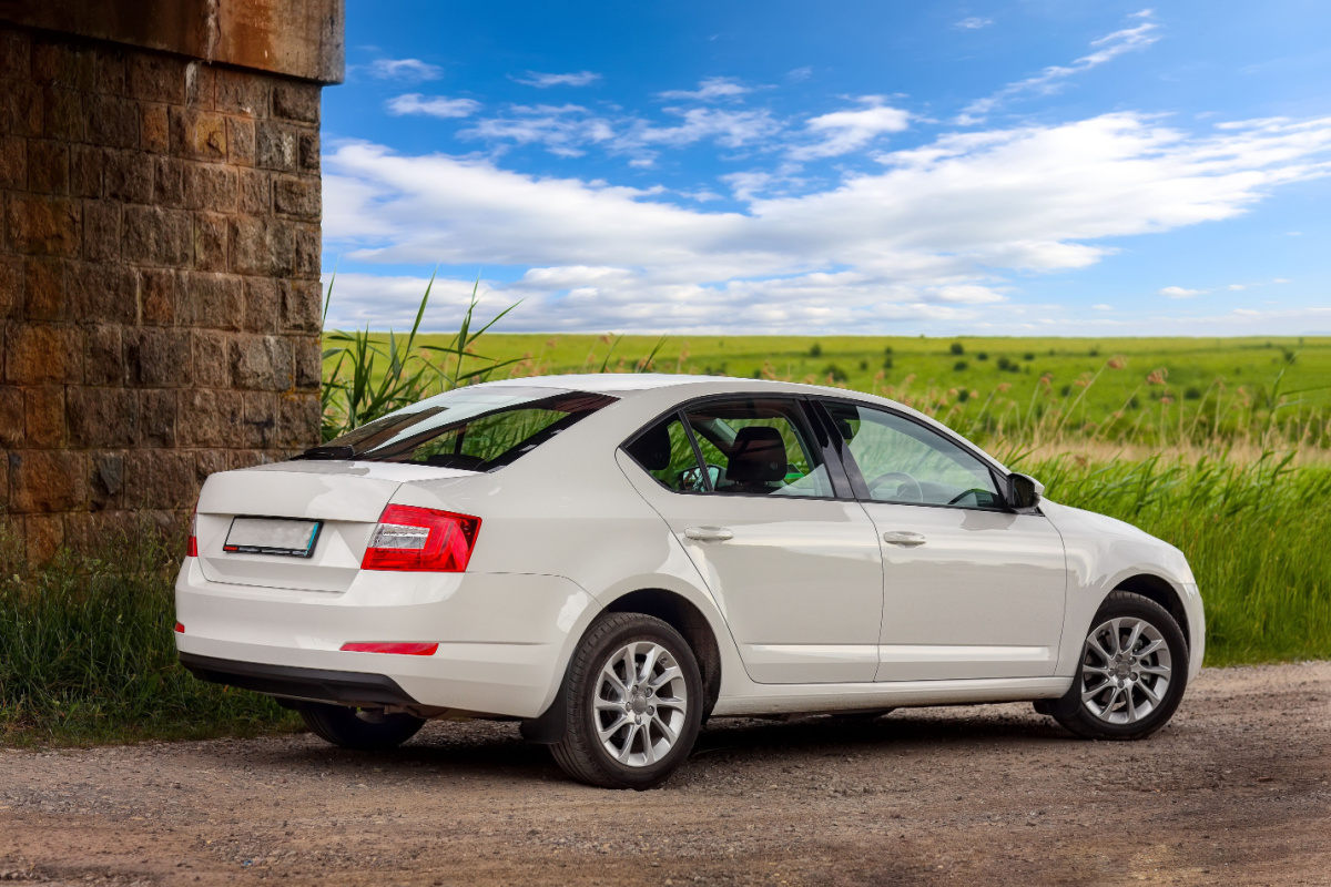 車のサイドガラスに親水コーティングは効果ある？