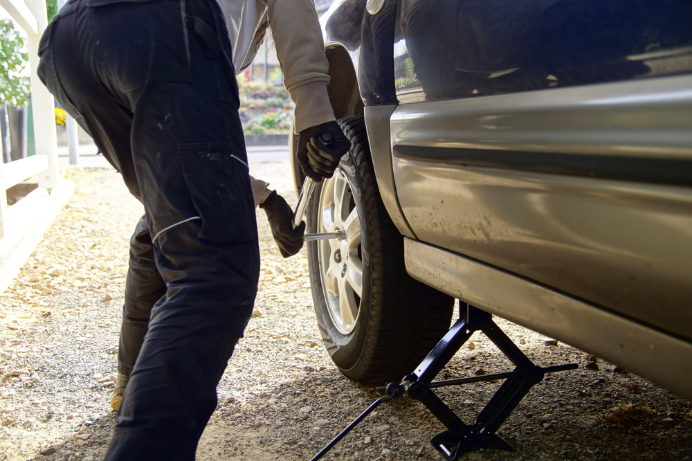 タイヤ交換って、どうやってするの？