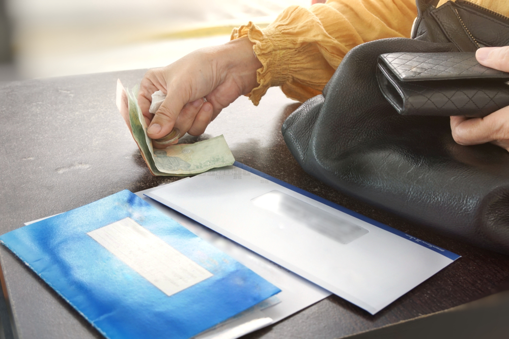 注意点①車には車検証と車検シールが必要！