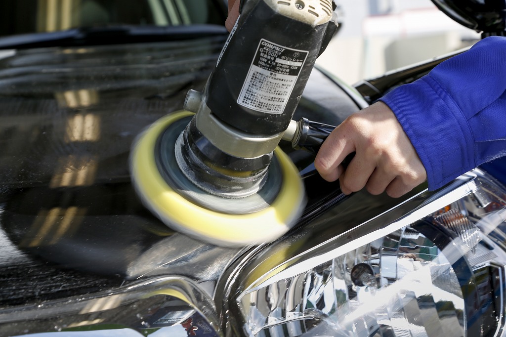 施工自体、気候の変化も影響するカーコーティング