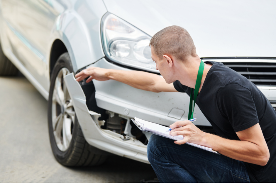板金作業の流れその1：損傷の見極めと見積り