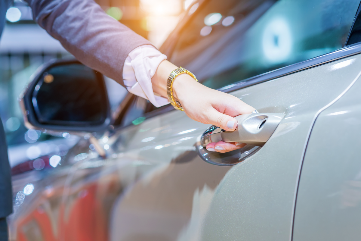 カーリースの車に傷をつけたら速やかに報告しよう
