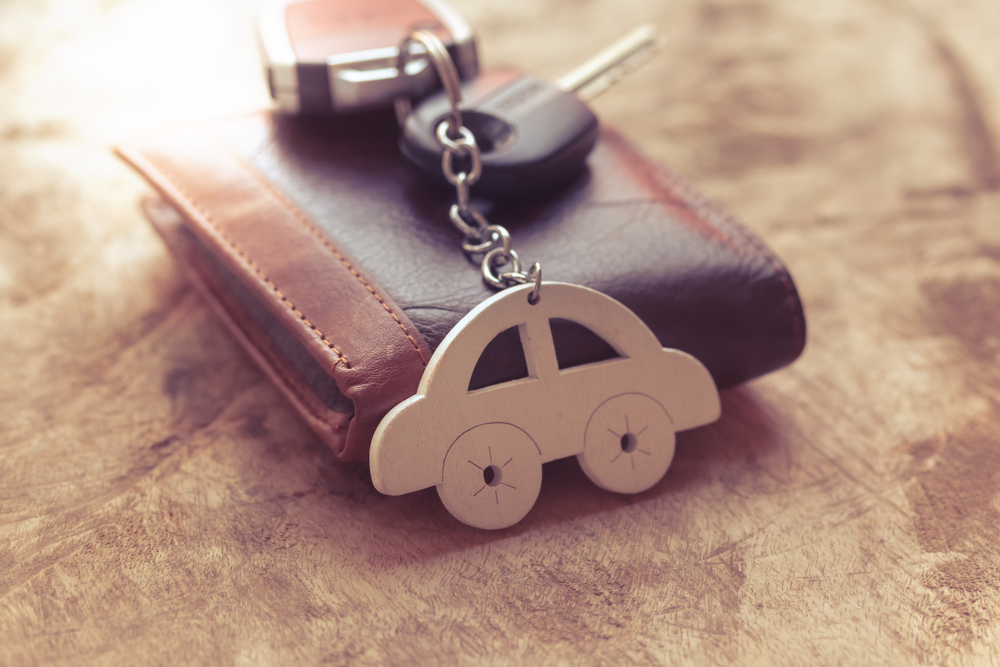 新車に乗りたいけど、お金はどれくらいかかるのかな？