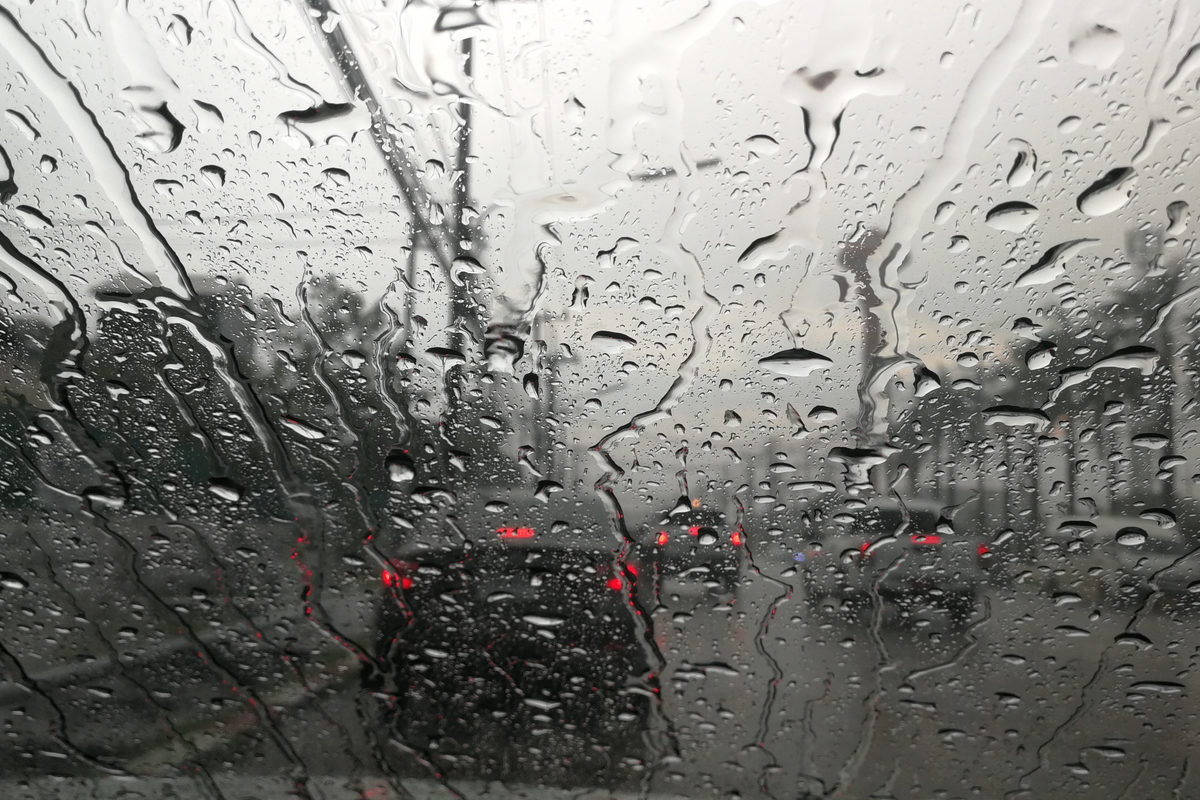 車のガラスについた水垢は頑固