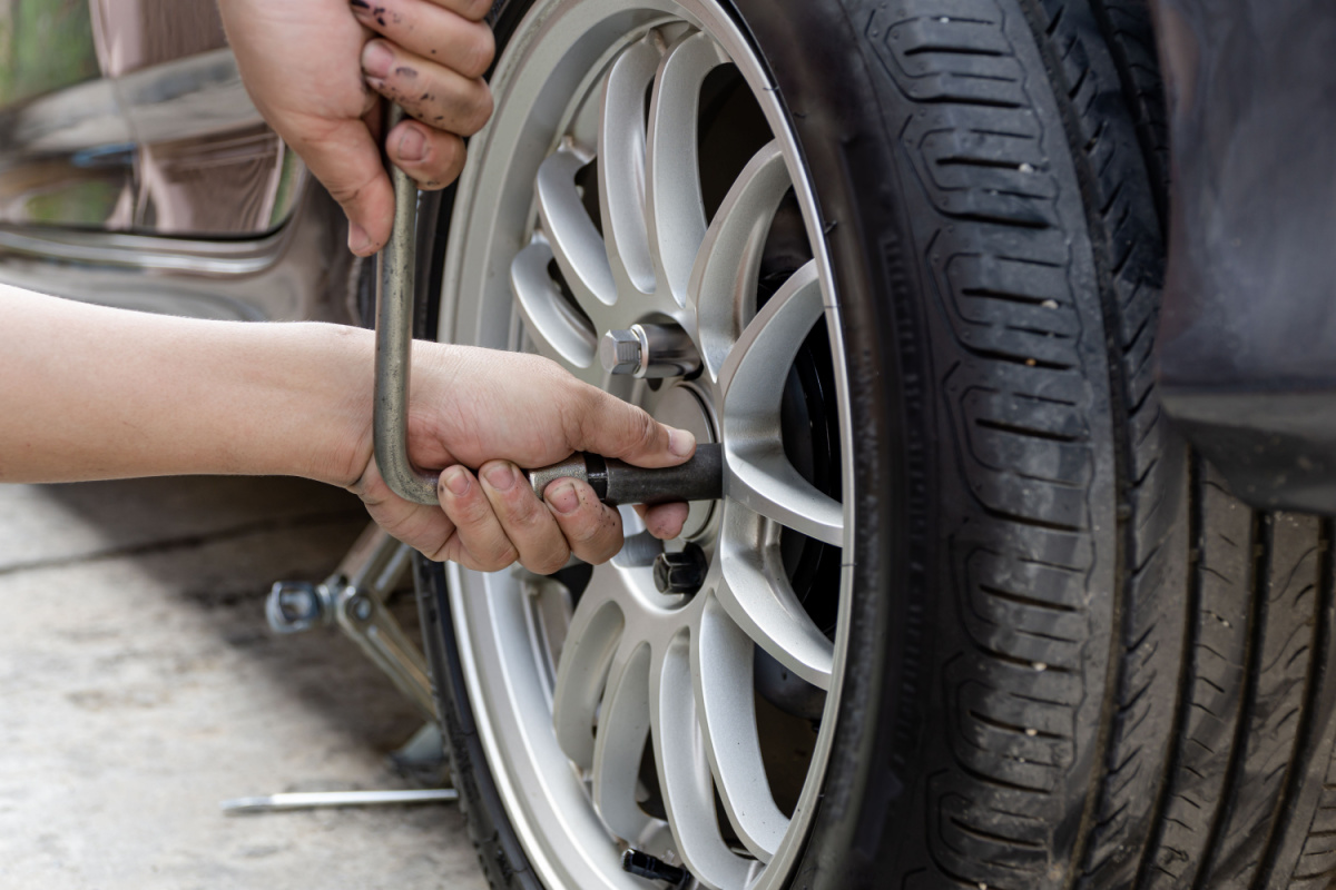 タイヤのボルトの役割と構造とは？