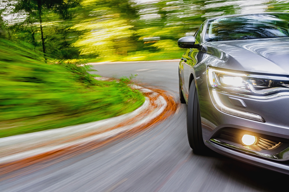 いつの間にかヘッドライトに黄ばみが…！どうすれば良い？