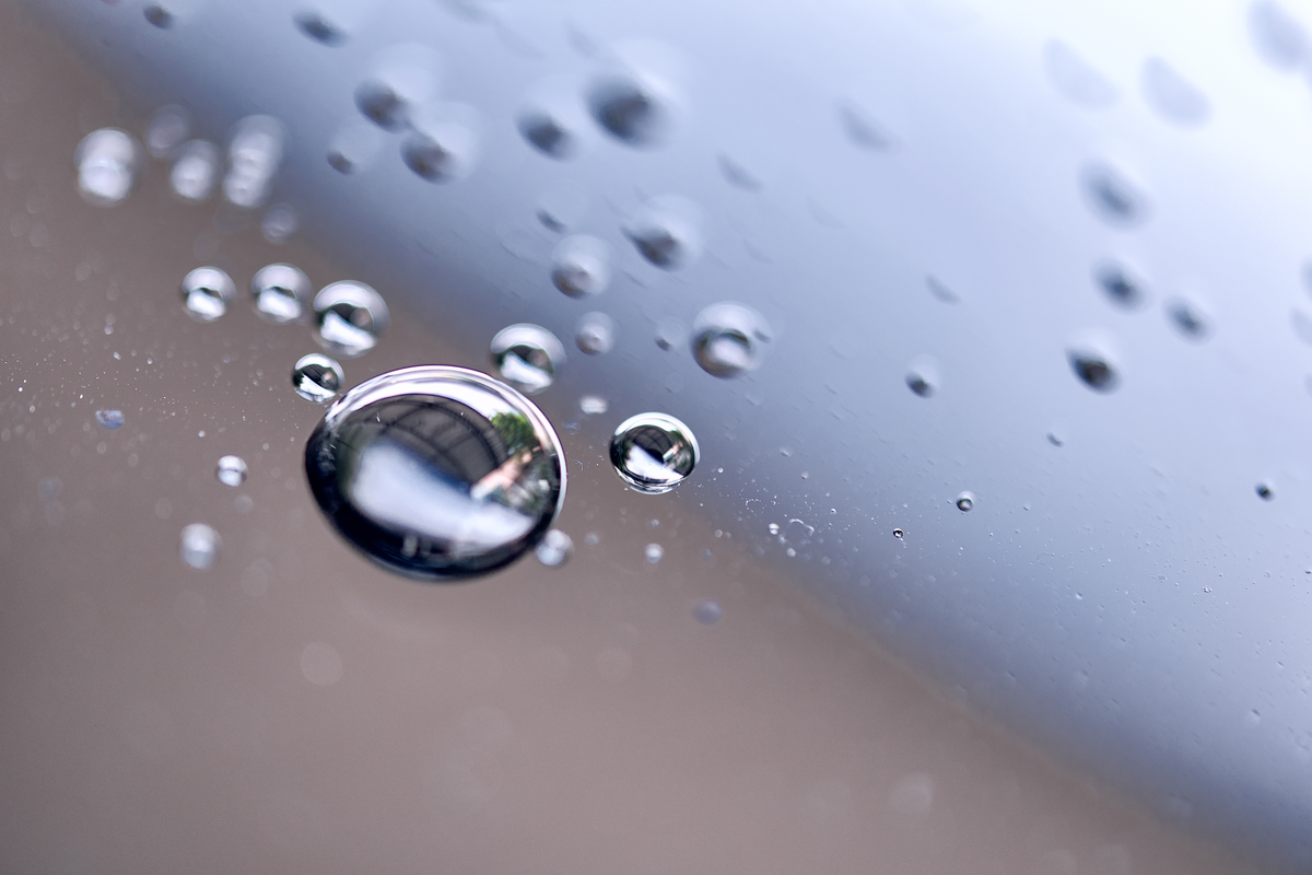 カーコーティングの種類は撥水タイプと親水タイプの2つ