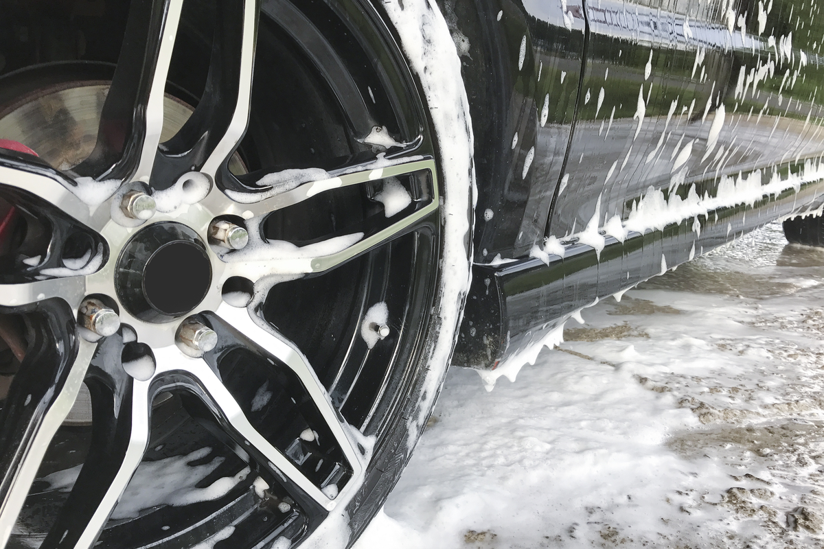 タイヤの正しい洗浄方法を紹介