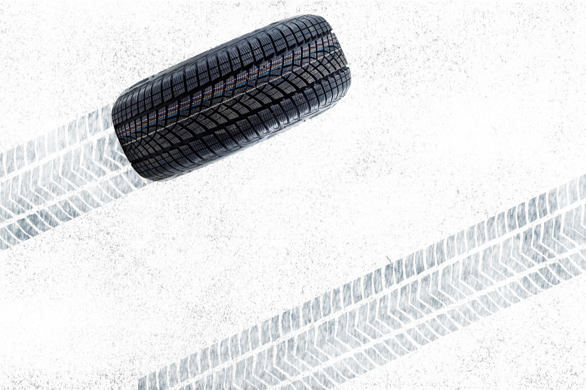 スタッドレスタイヤの特徴を紹介