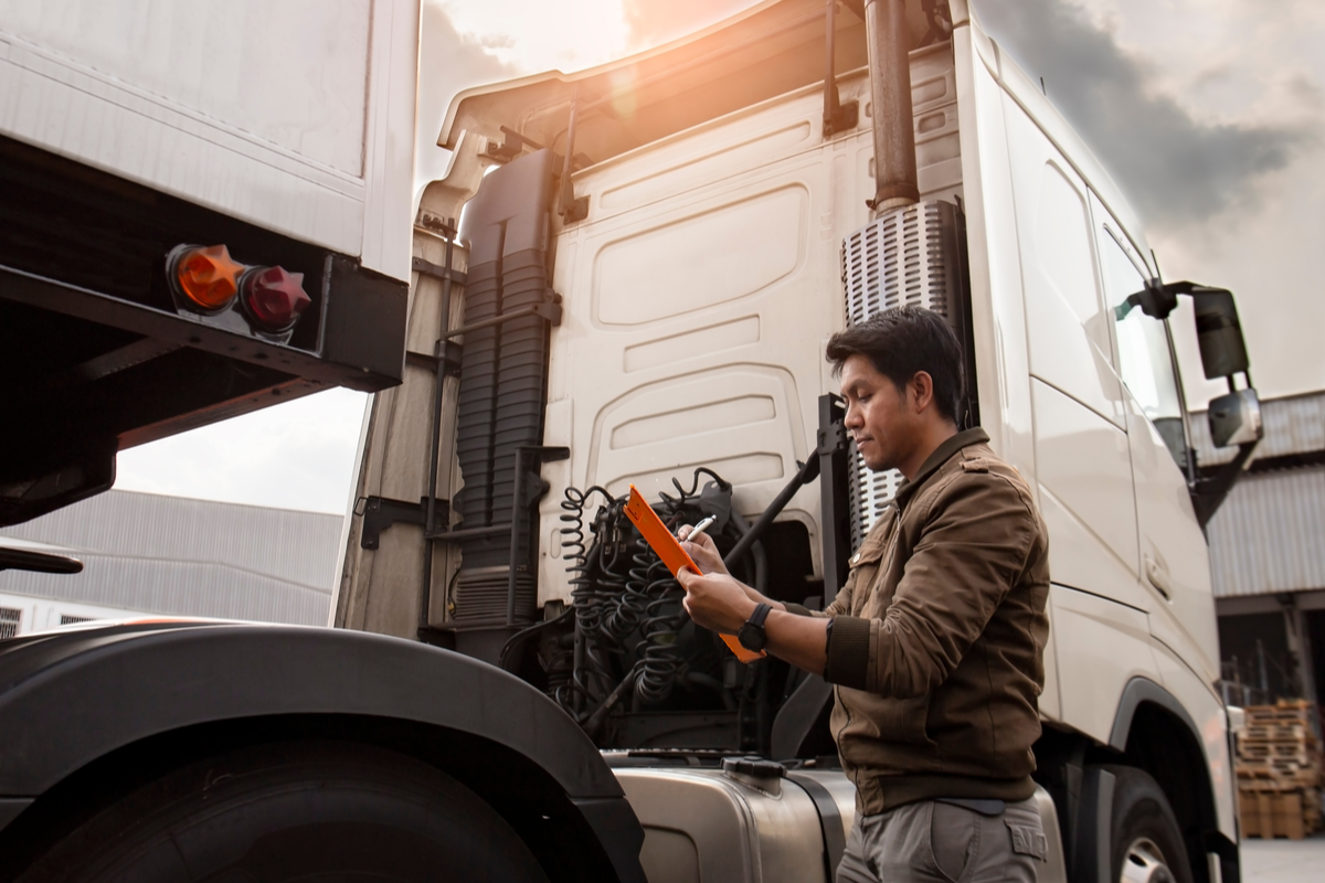 トラックの車検の流れを解説