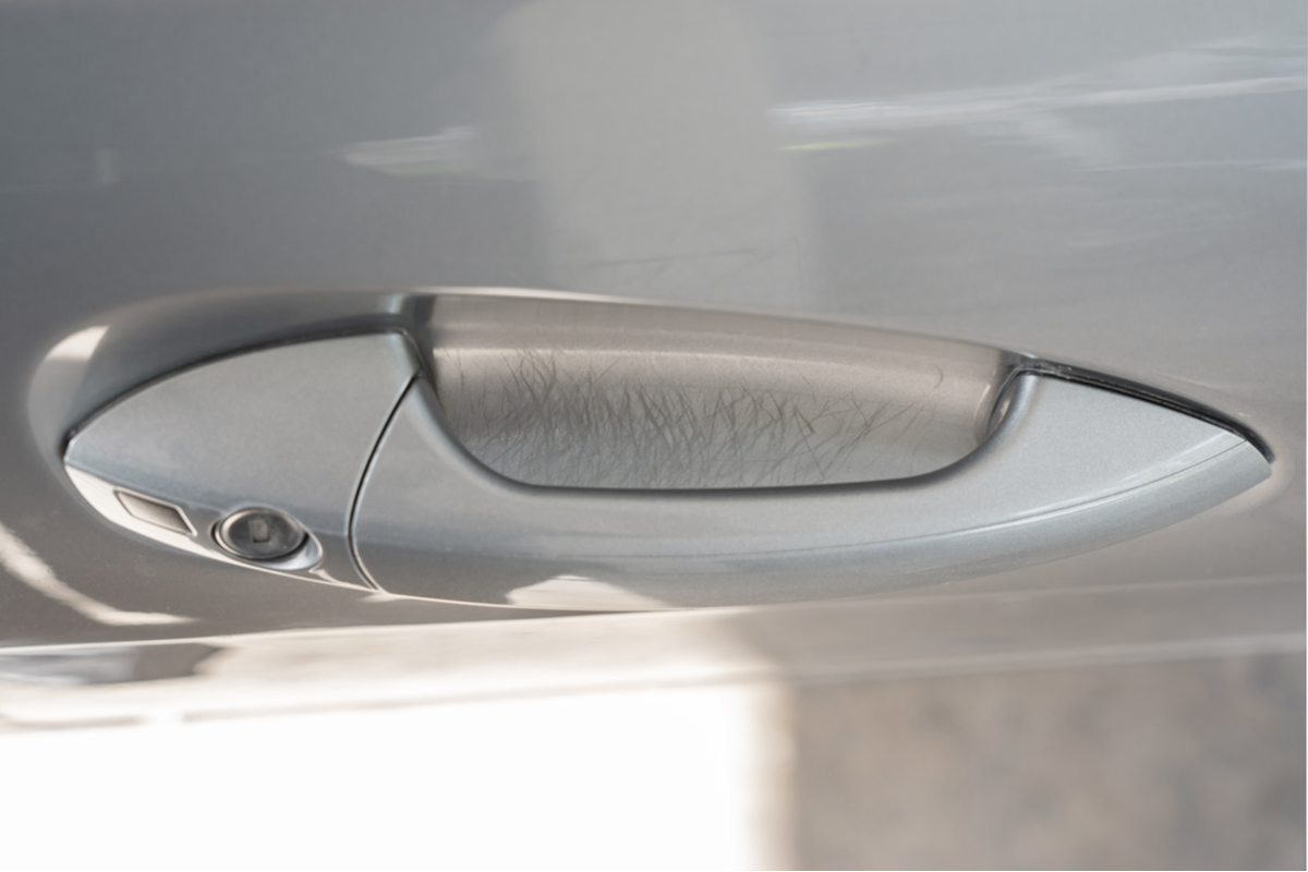 ドアノブについた傷を自分で補修する方法