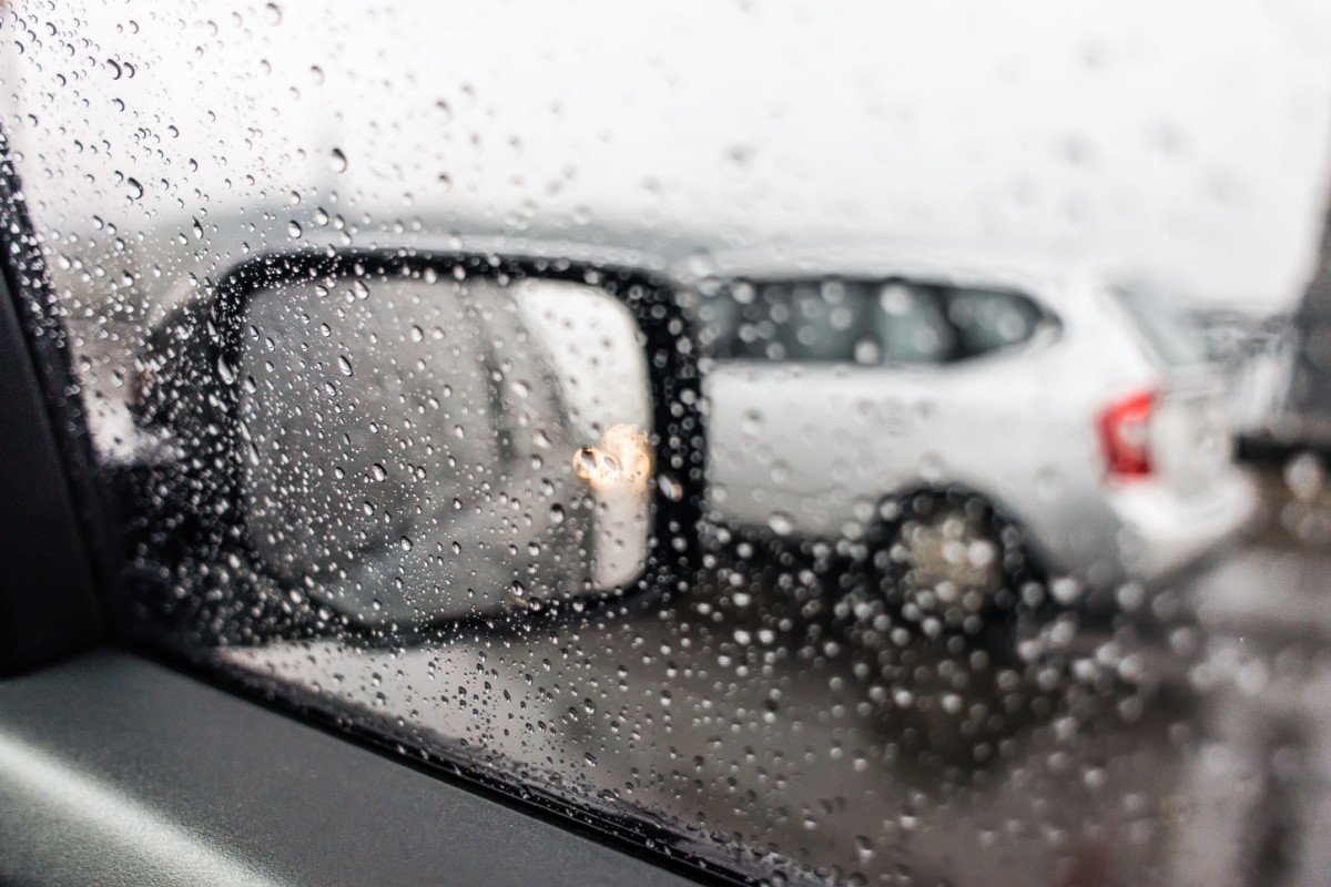 雨の日にワックス掛けが向いていない理由