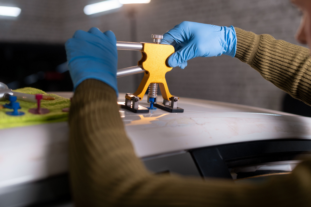 ボンネットのエクボを修理する方法