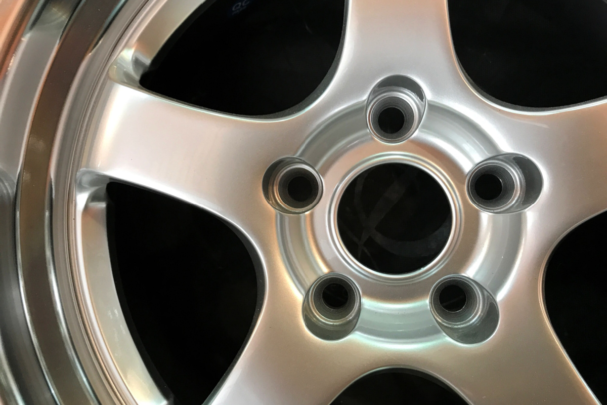 アルミホイールのメリットと注意点