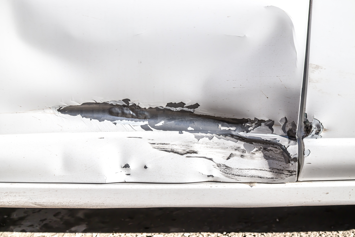 車のドアについた傷の放置は厳禁