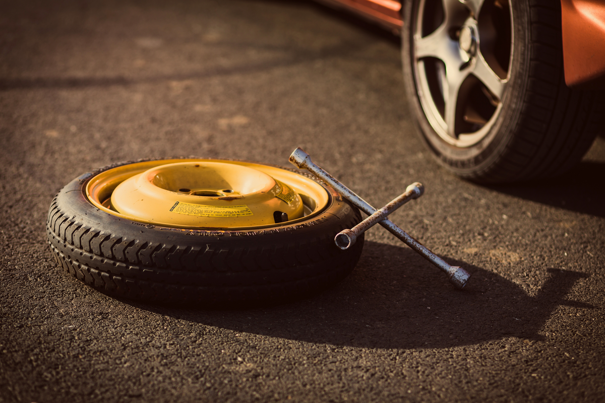 自分でできる？スペアタイヤの交換方法を解説