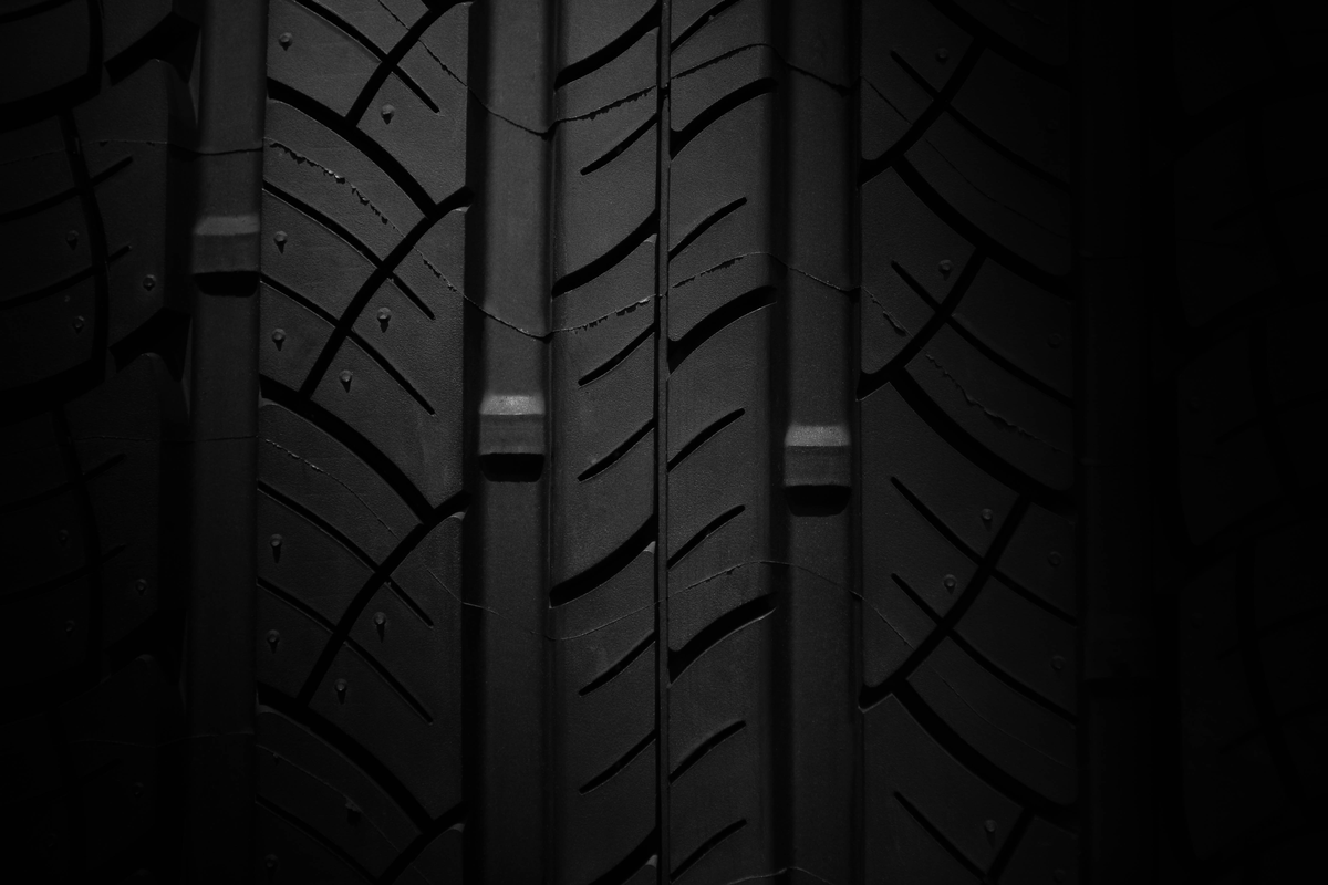 ハイグリップタイヤ以外のスポーツタイヤとは？
