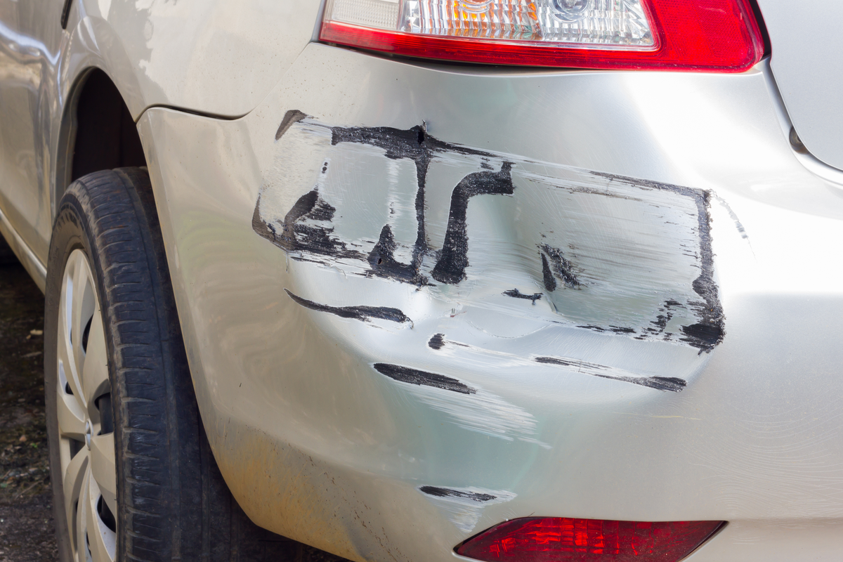 深い引っかき傷を直したい 車の修理をする流れを解説 コスモ石油販売