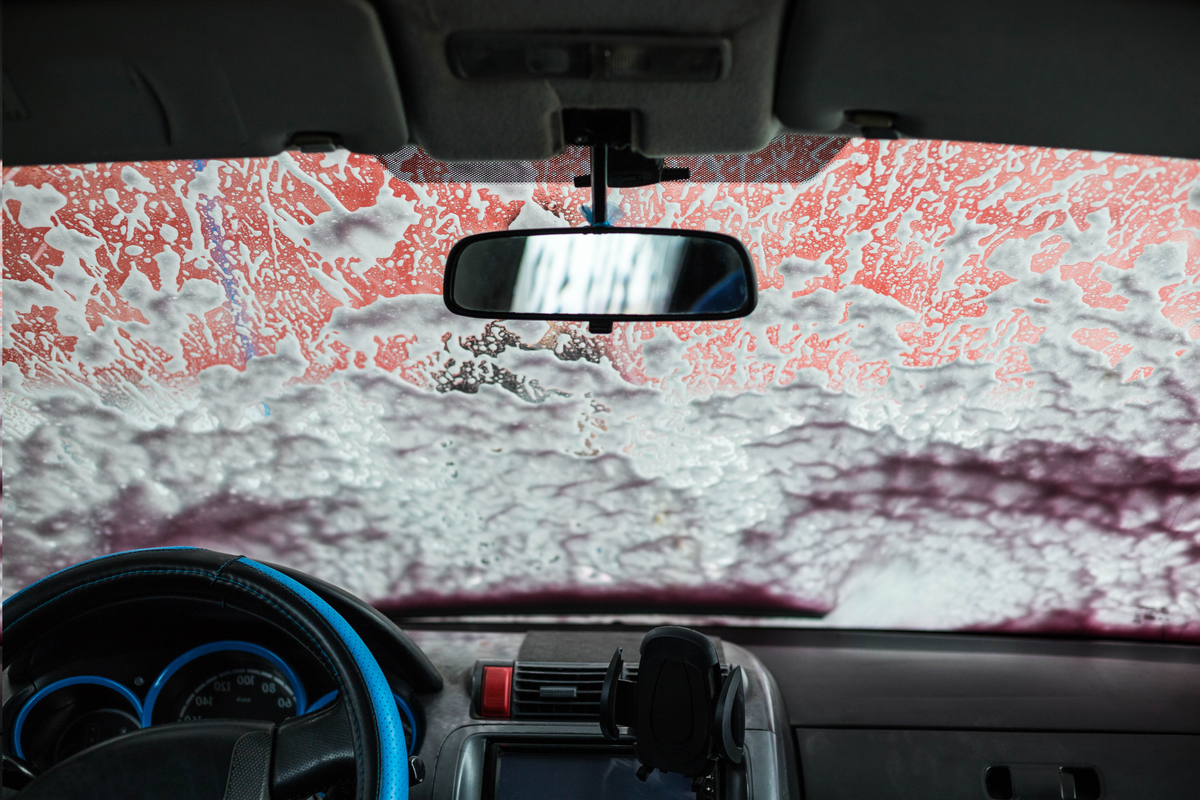 車の窓ガラスについた水垢は消せる 消し方を紹介します コスモ石油販売