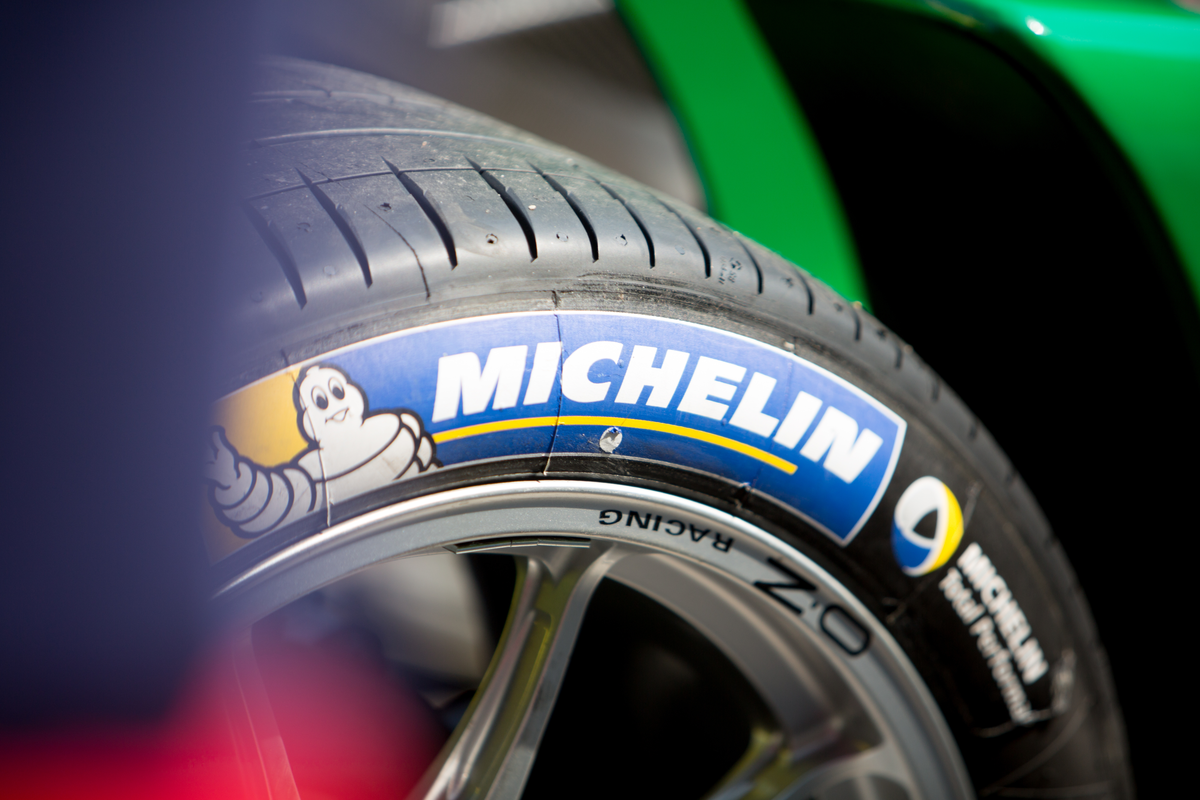 専用接着剤付】ミシュラン タイヤステッカー ホワイトレター MICHELIN 