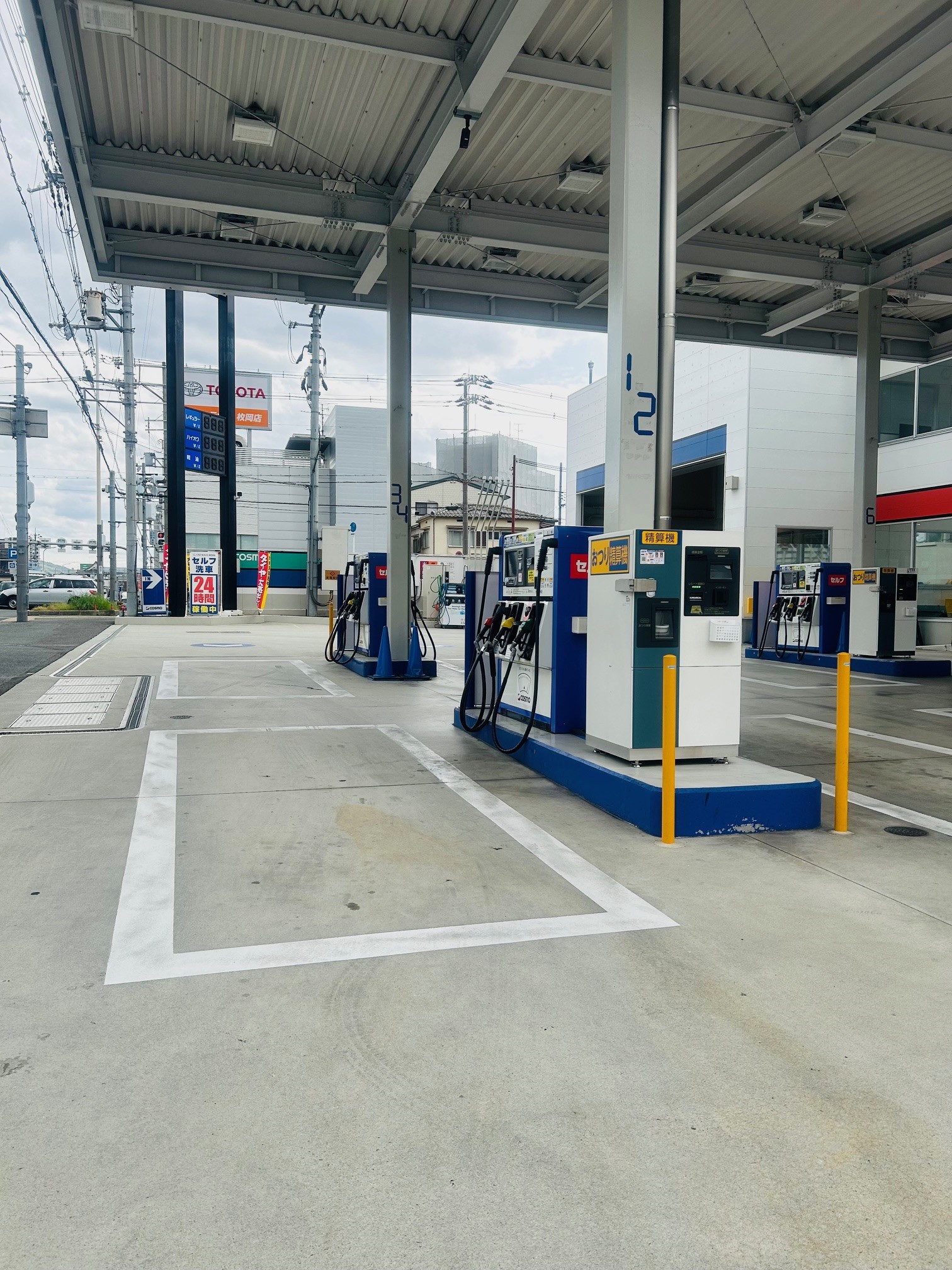 セルフ花園ラグビー場前