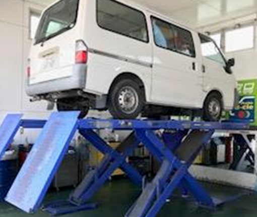 セルフ川西山下